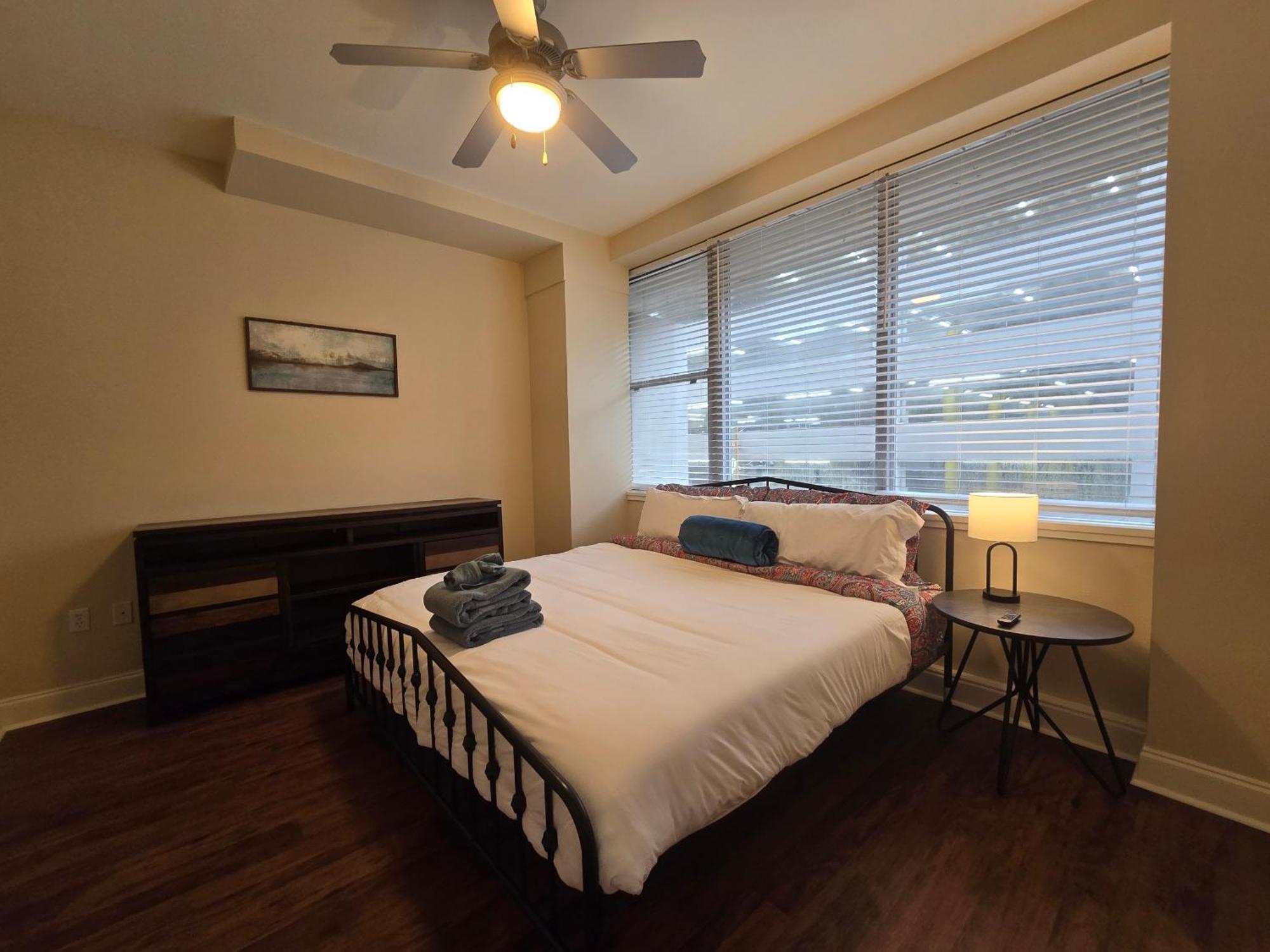 Amazing Condos Beautiful View 2 Blocks To French Quarter, Small Rooftop Pool, Gym, Seanger Theater, Super Dome, And Bourbon St New Orleans Room photo