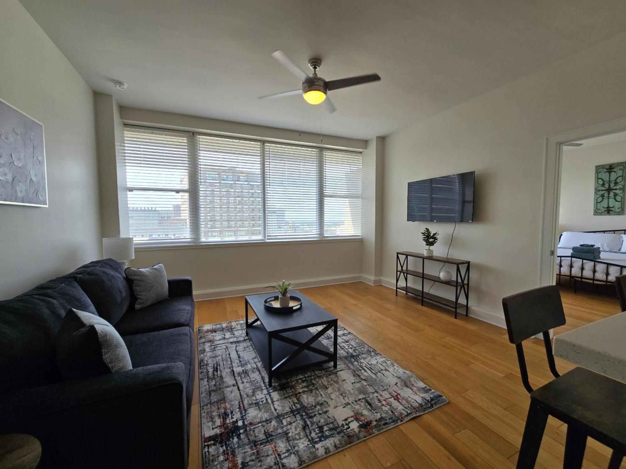 Amazing Condos Beautiful View 2 Blocks To French Quarter, Small Rooftop Pool, Gym, Seanger Theater, Super Dome, And Bourbon St New Orleans Room photo