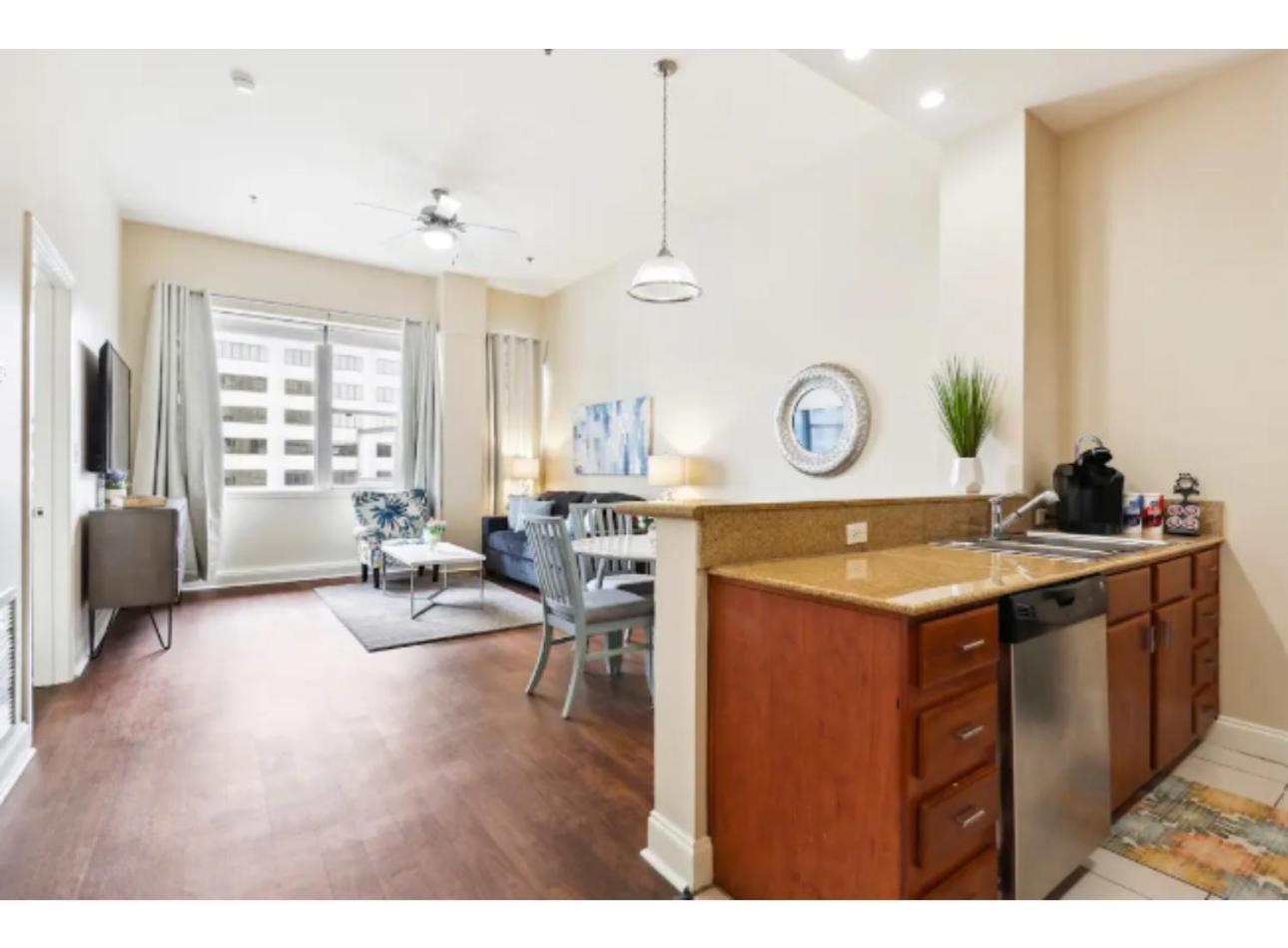 Amazing Condos Beautiful View 2 Blocks To French Quarter, Small Rooftop Pool, Gym, Seanger Theater, Super Dome, And Bourbon St New Orleans Room photo